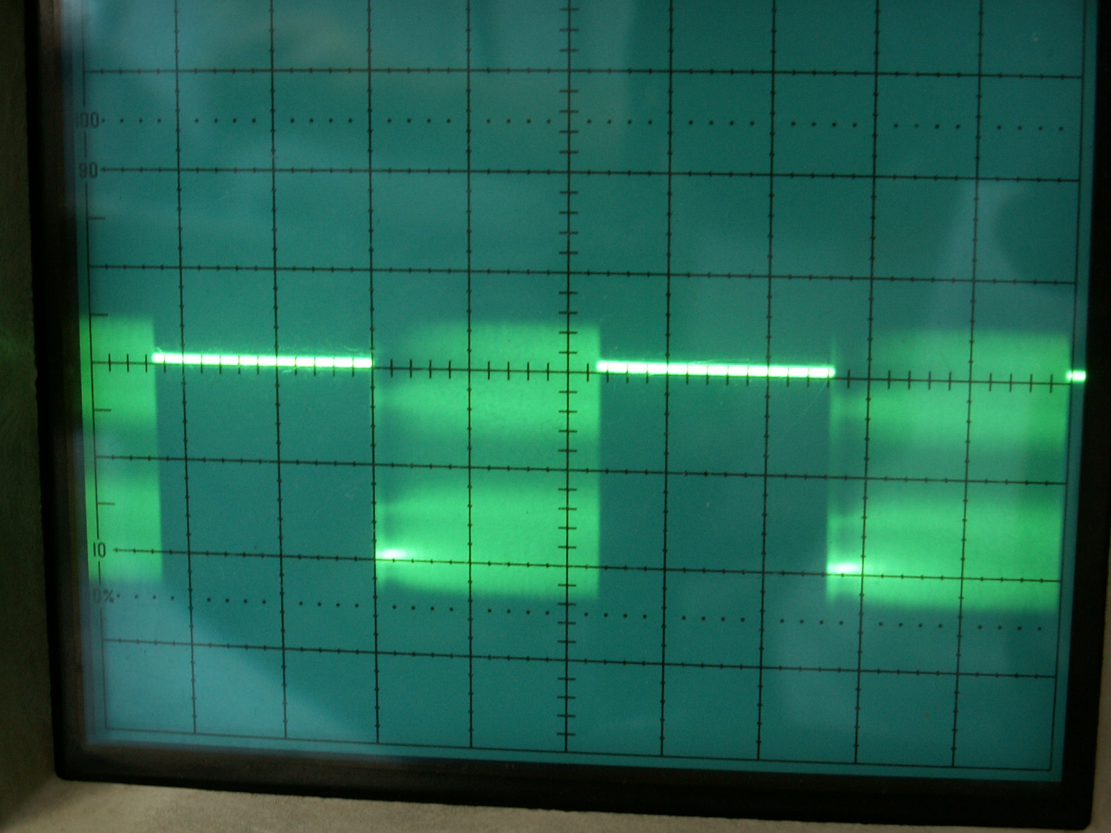 Messsignal am AD Converter U850 TP 425 eingespeist an CH1    1KHz und 5Vss.JPG