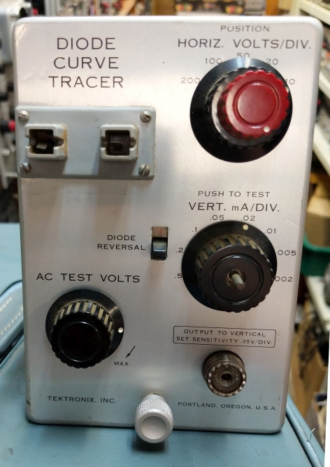 Tek_560-series_diode_curve_tracer_front.jpg