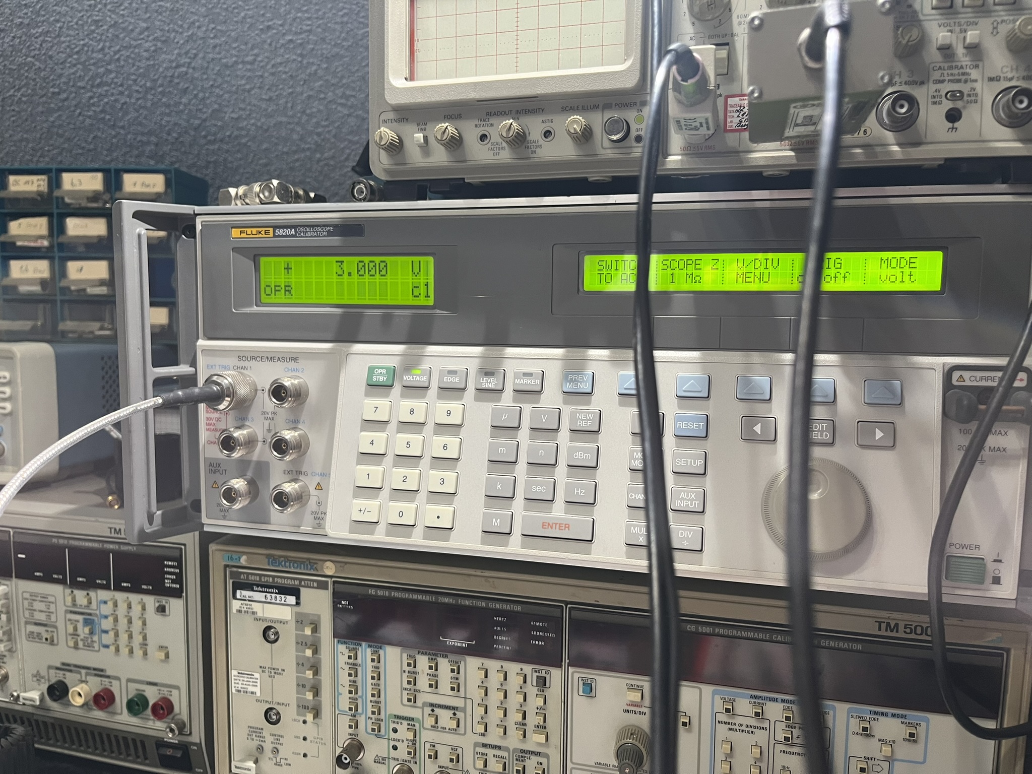 Artfremd die Spannung mit Scope Calibrator gespeist.